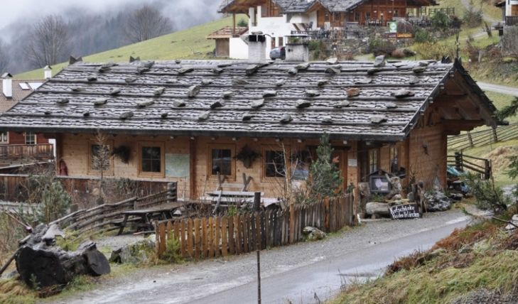 Hofschank bei den Urlärchen in Ulten